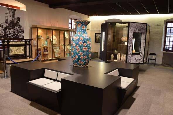 Lieu : Musée des émaux et faïences