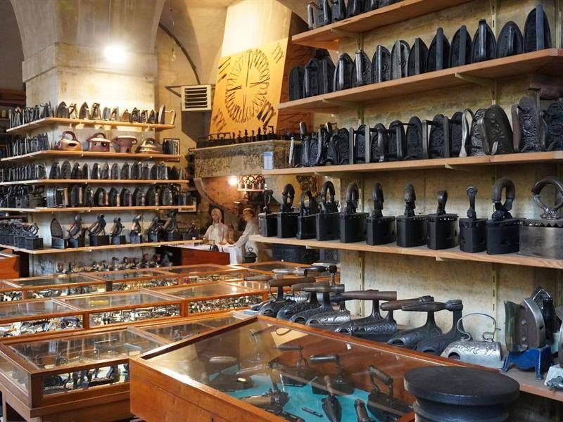 Lieu : Le musée des fers à repasser