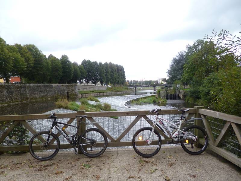 Randonnée : Au pied des remparts