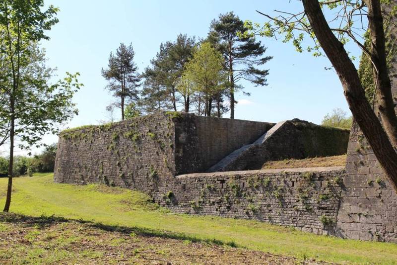 Randonnée : Fort Condé : Le sentier des bornes