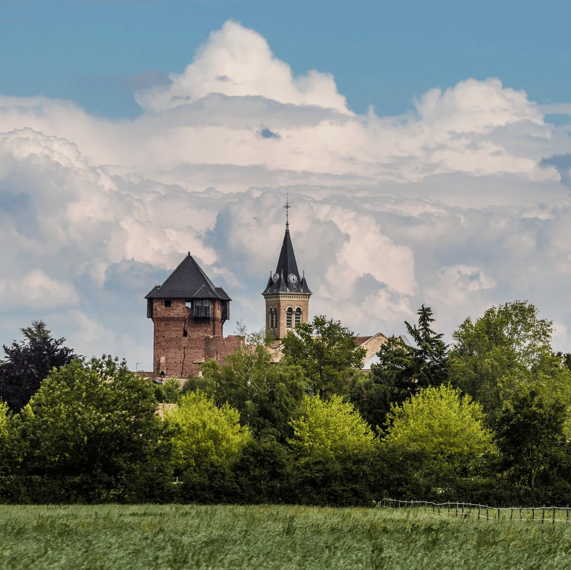 Photo : Château médiéval d'Ambérieux en Dombes