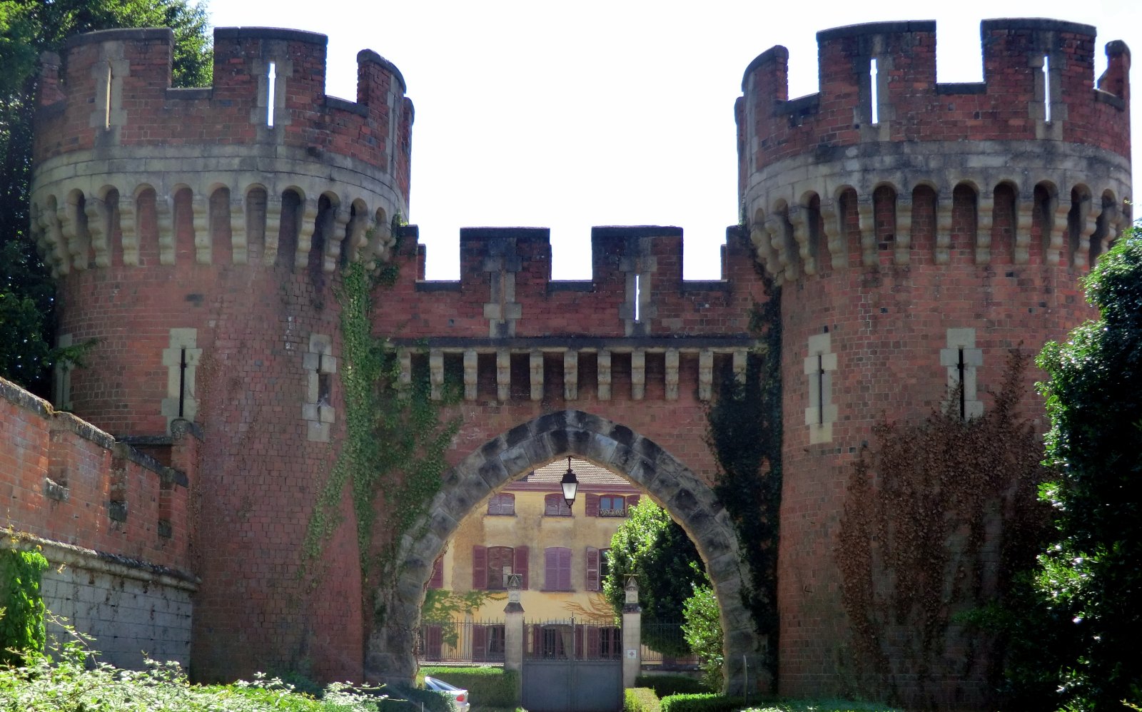 Photo : Château de Loyes