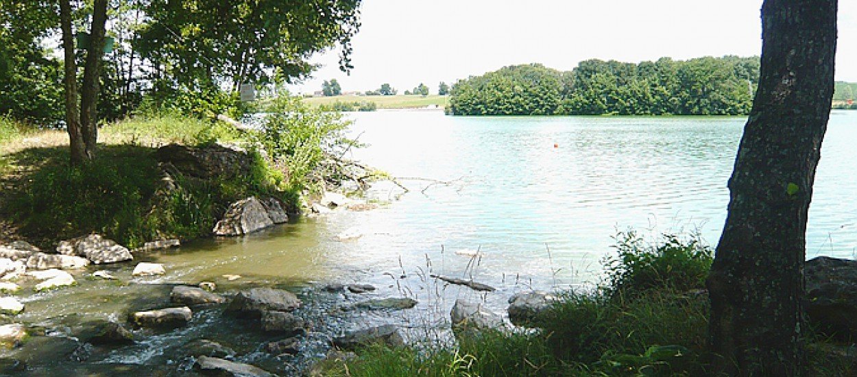Photo : Plan d'eau de la Gravière (Buellas)