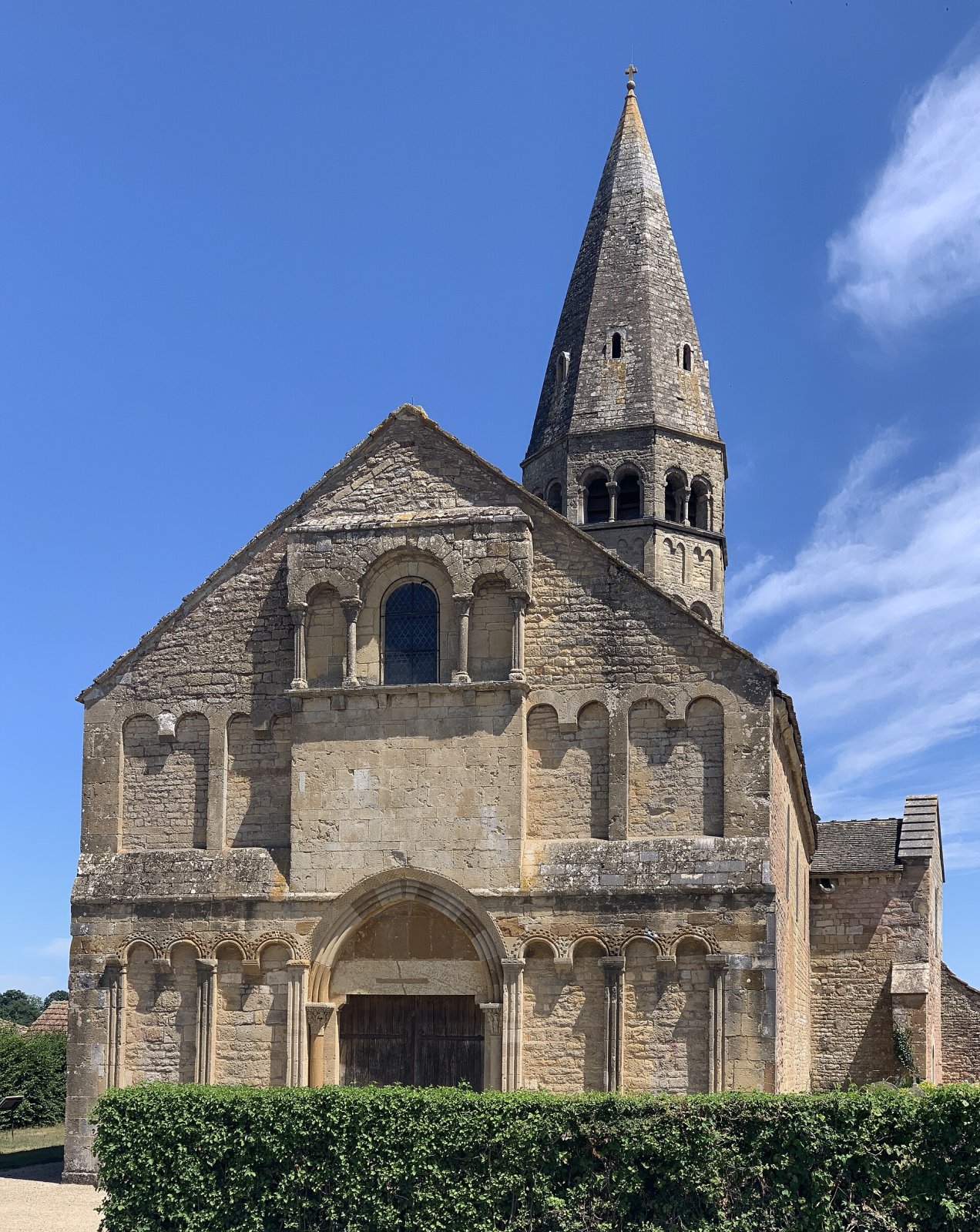 Photo : Église romane de Saint-André-de-Bâgé
