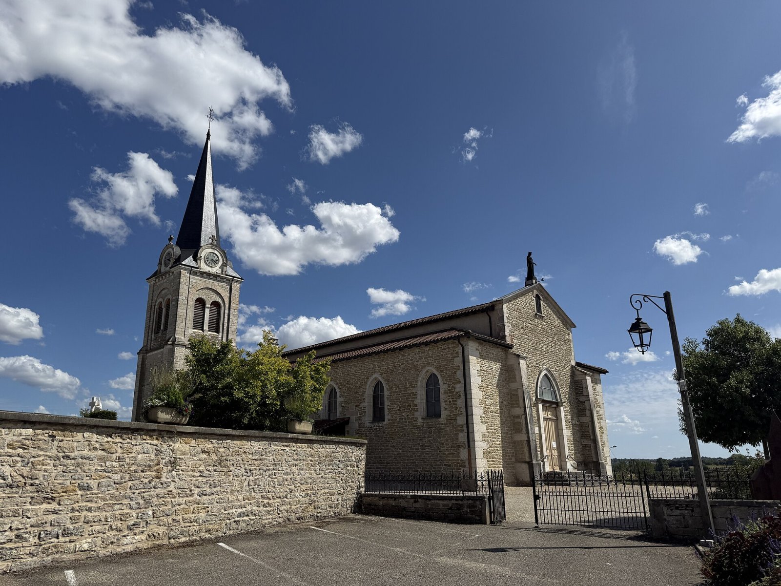 Photo : Église Saint-Étienne de Polliat